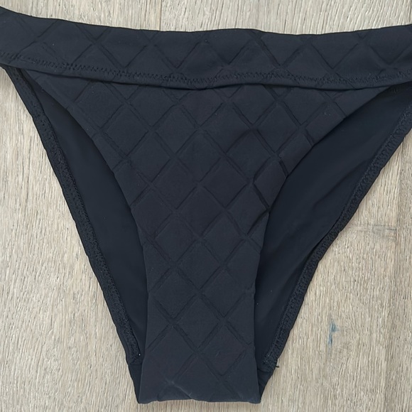 NWT Diamond grid skimpy bikini bottom size 4 black lululemon - Picture 4 of 14